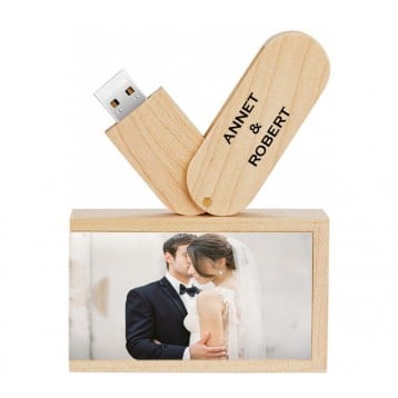 Hout twister usb stick en hout doos bedrukken 16GB. Vanaf 1 stuk Hout twister usb stick en hout doos bedrukken 16GB. Vanaf 1 stuk